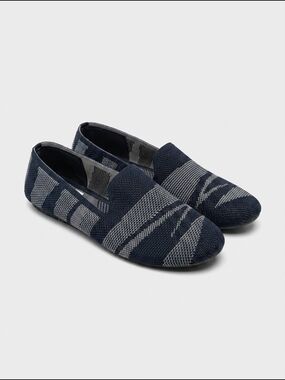 Serra Women's Navy and Gray Knit Slip-On Flats